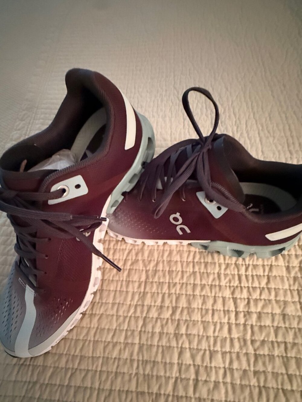 ON WOMEN'S SNEAKERS